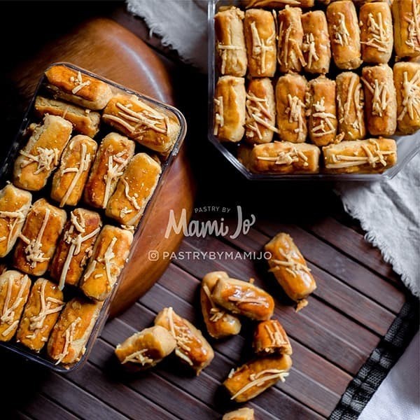 

KASTENGEL KEJU EDAM / KAASSTENGELS / KUE KERING BELANDA PREMIUM