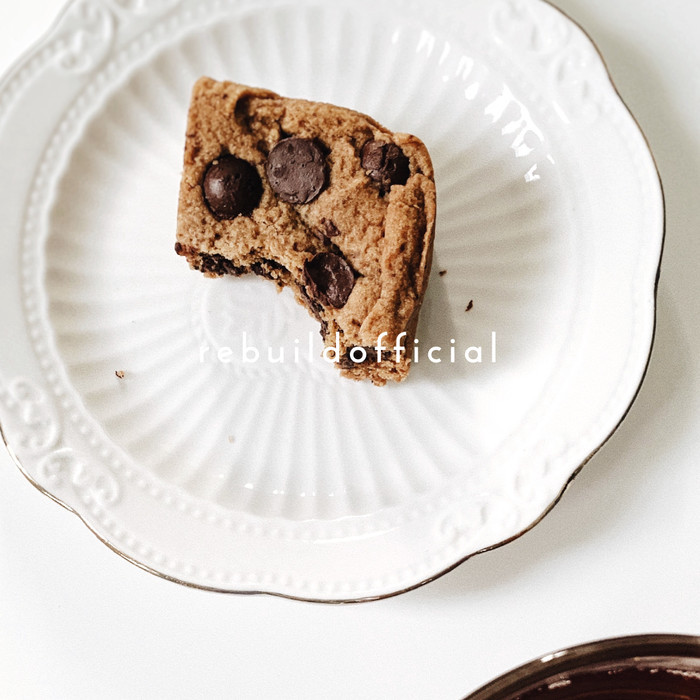 

VEGAN CHOC CHUNKS BLONDIES NO REFINED SUGAR BY REBUILDOFFICIAL