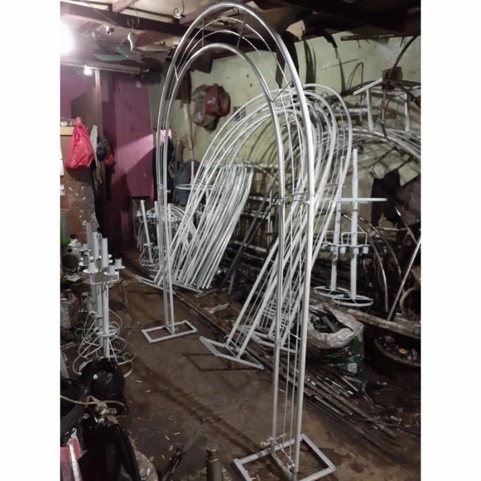 PERGOLA LENGKUNG BESI DEKORASI