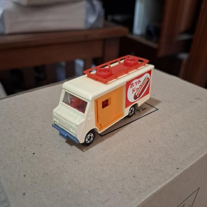 TOMICA ISUZU ELF HI ROOF HOT DOG FOOD TRUCK JAPAN