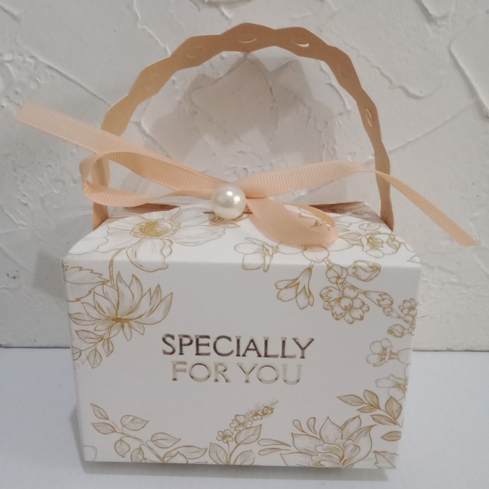 

*****] GIFT BOX B CHOCOLATE