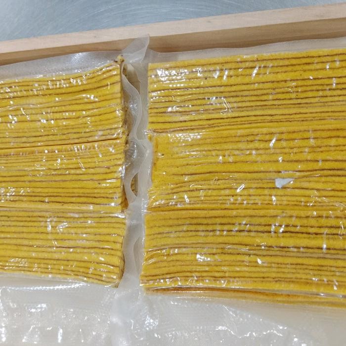 

KOMPLIT Goldenfrance, Lapis Legit Pinggiran, 310 Gram, Makanan Ringan Kering. Food Pedas Cemilan