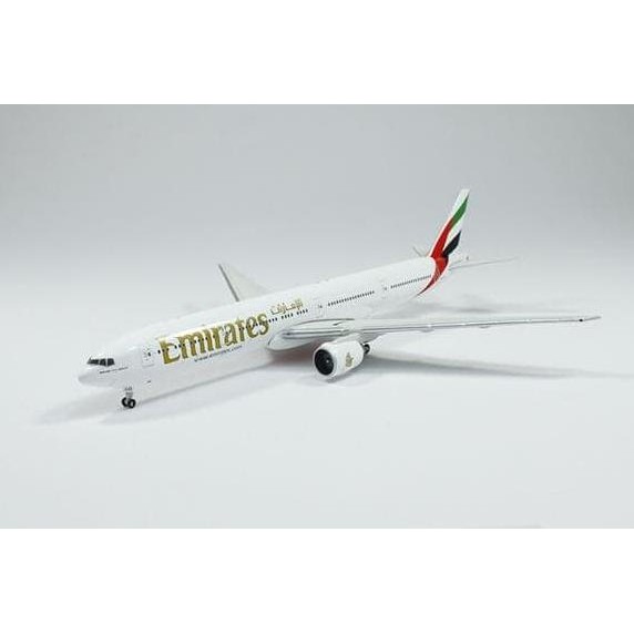 Miniatur Pesawat Emirates Airlines Boeing B777-300Er Medium Size