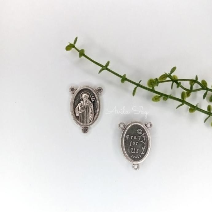 

Kualitas terbaik] Center / Harces St. Benedictus Oval Rohani Katolik