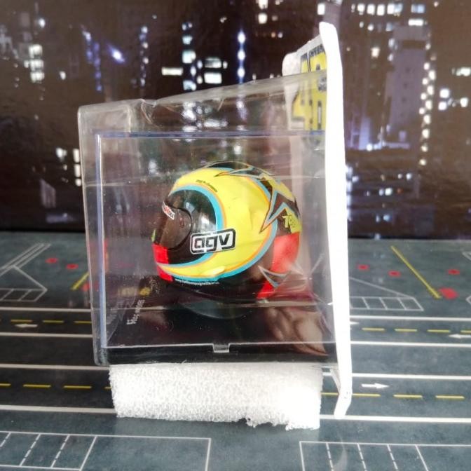 Grosir Miniatur Helm Motogp Valentino Rossi Season 2004 Skala 5 By De Agostini/Altaya