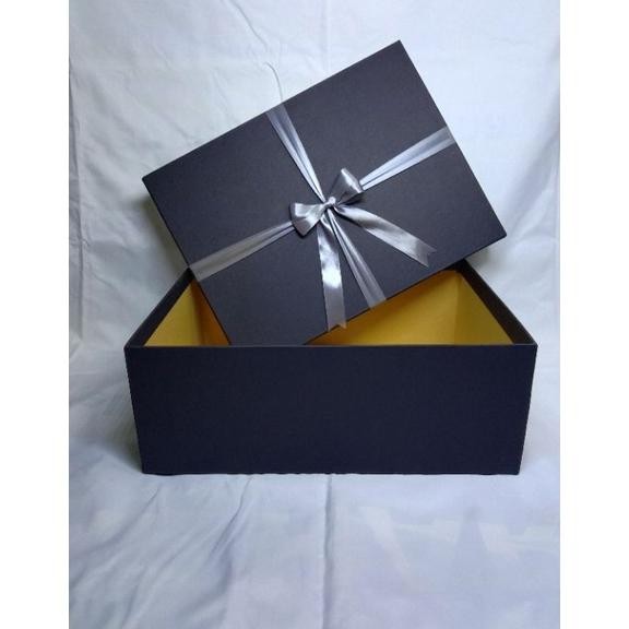 

Gift Box Medium +Kotak Hadiah + 40x30x15cm