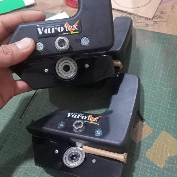 

Varotex Versi 3 Warna Hitam Solid Alat Pemotong Hpl Co