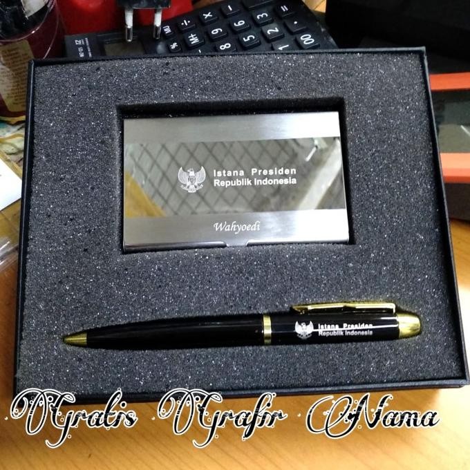 

giftset exclusive tempat kartu dan pulpen istana gratis tambah nama murah