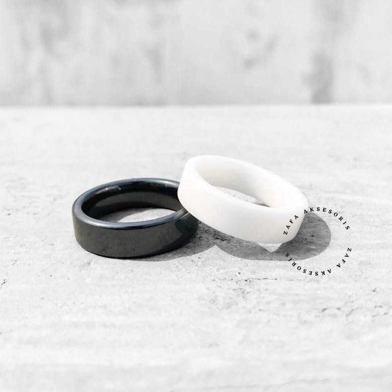 Zafa Cincin Keramik Pria Wanita Hitam Putih Polos 6mm - Porche