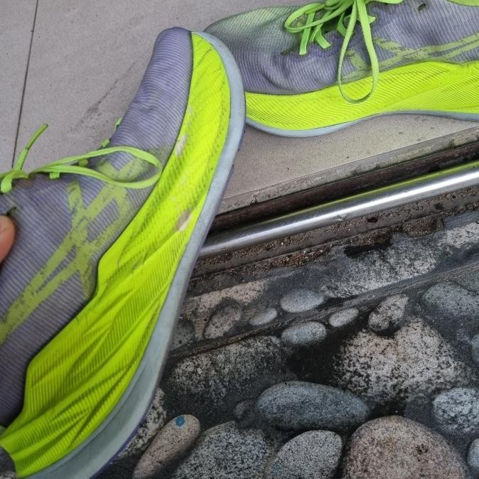 Asics Superblast green hazard