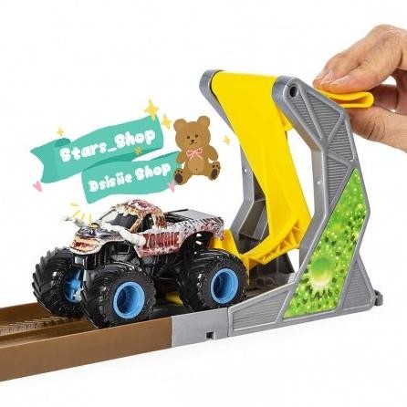 Hotwheels Monster Jam Zombie Madness Track Playset Original / Mainan