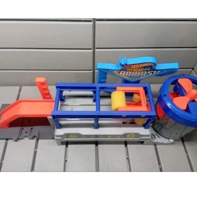 Hot Wheels Mega Car Wash preloved