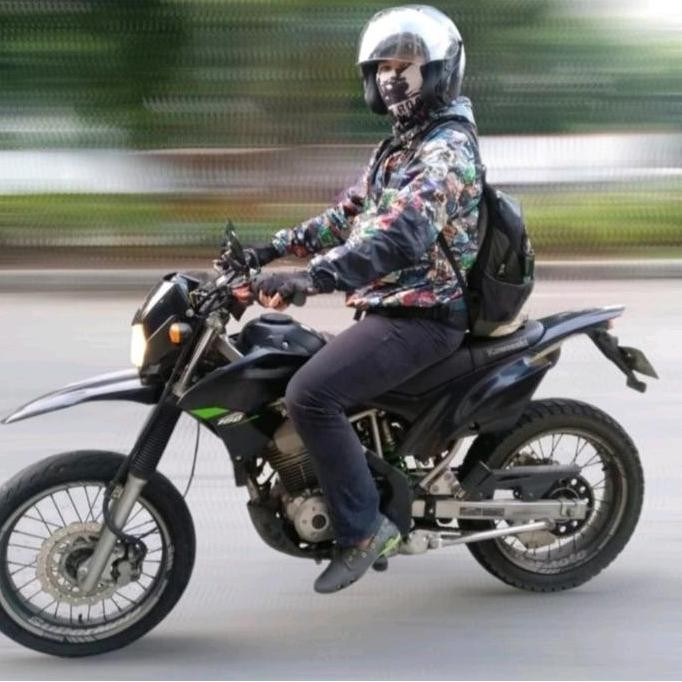 jaket olahraga lari running hiking sepeda makadam bomber