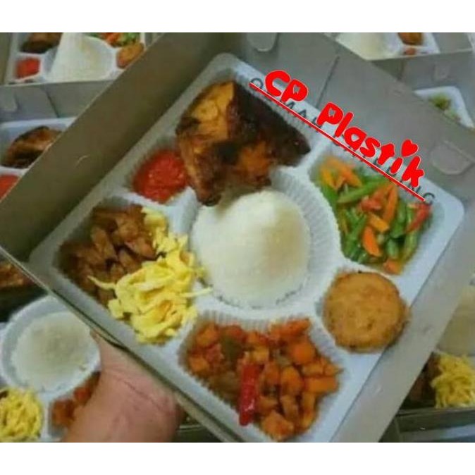 

Box Tebal + Alas Tumpeng Mini Sekat 7 Putih Susu Uk. 20x20 (isi +/- 50