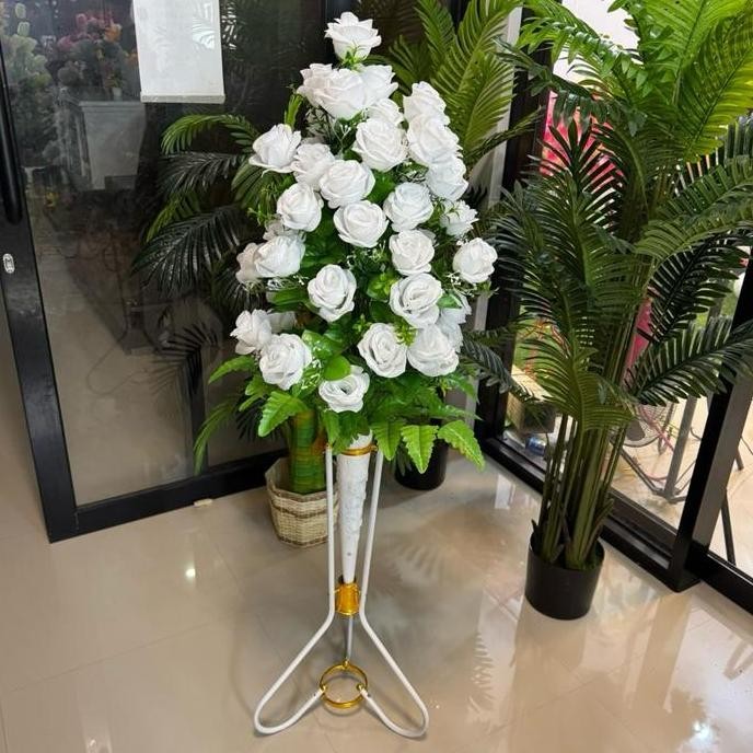 Bunga hias mawar 48 kuntum sudah satu set bunga dan pot standing besi bunga pelastik