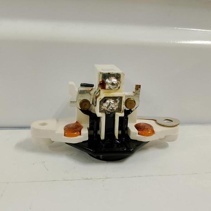 New IC Regulator Alternator Mercy 12V ( Bosch 1197311090 )