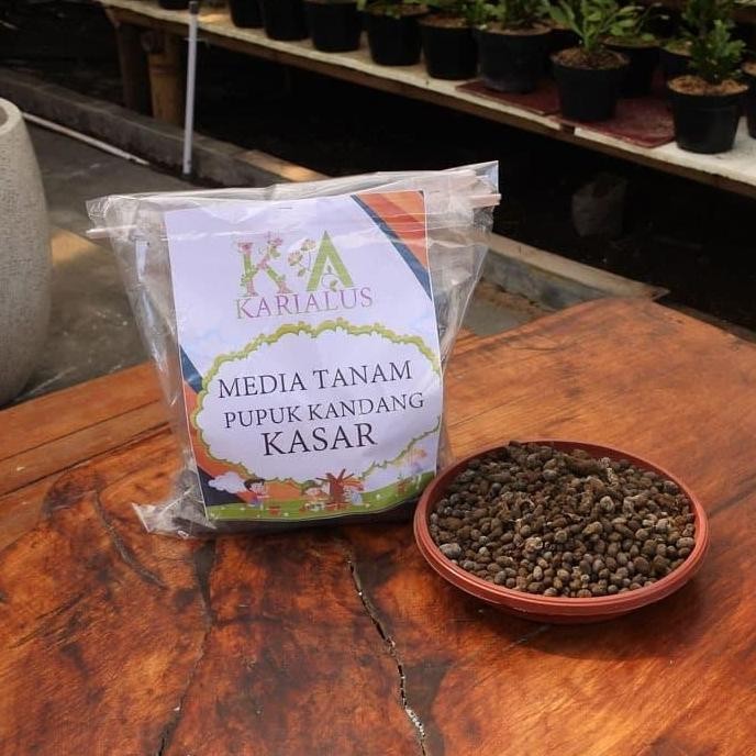 

Terlaris Pupuk Kandang Organik Kasar Bulat Kambing Siap Pakai Merk Karialus