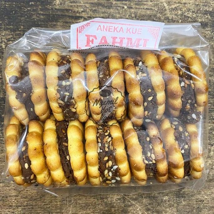 

Terlaris Gabin Coklat Wijen / Kue Gabin Cokelat / Biskuit Cabin Chocolate