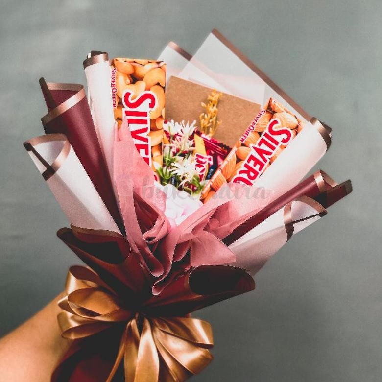 

bouquet of happiness - 1kg silverqueen choco series free kartu ucapan + packing aman - buket bunga coklat cokelat manis oreo soft cake beng-beng ferrero rocher - chocolate gift hadiah valentine wisuda sempro skripsi ulang tahun ultah anniversary nUg