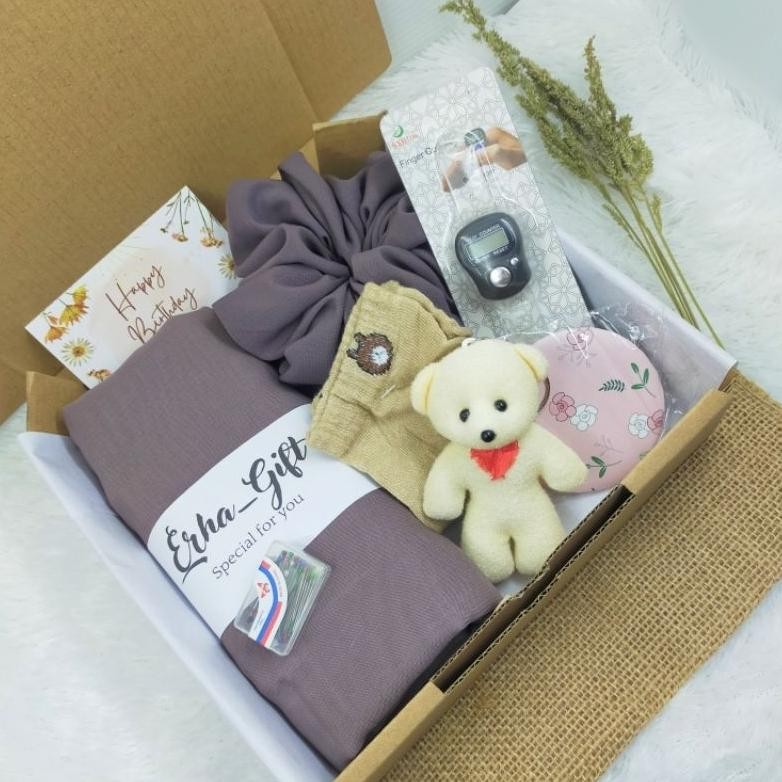 

Hampers Kado Ulang Tahun Cewek Idul Fitri Valentine Wisuda Birthday Anniversary Pernikahan Paket Daily Hijab Bella Square Kerudung Segi Empat Muslim Kado Ibu nUg
