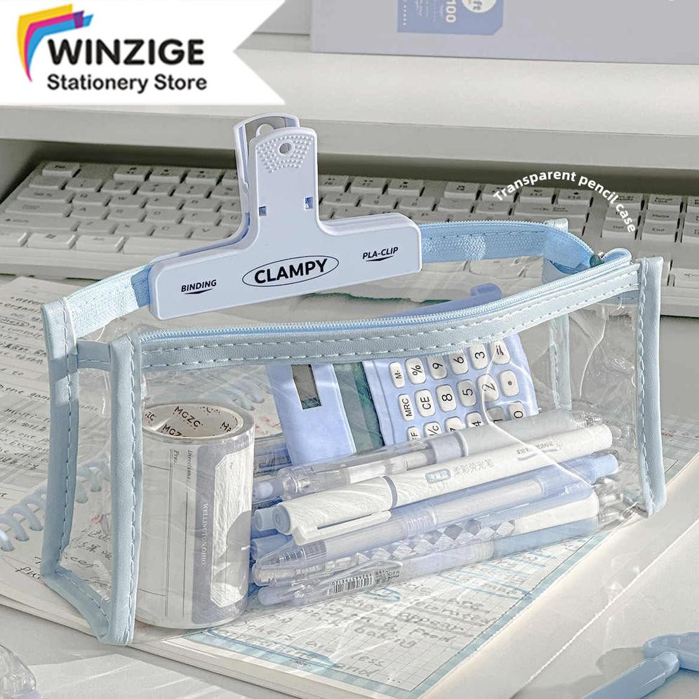 

Desain Elegan Winzige Kotak Pensil Transparan Tempat Pensil Aesthetic Korean Pen Pouch Lucu Stationery Organizer Pencil Case Large Alat Tulis School Supplies Kotak Pensil Anak Perempuan Berwarna-Warni Pink School Stuff
