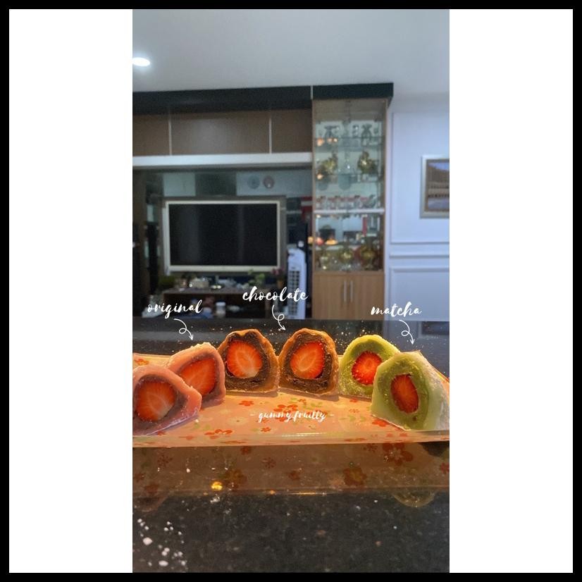 

STOCK [BACA DESC] ICHIGO DAIFUKU MOCHI STRAWBERRY 1 PACK ISI 3 & 4