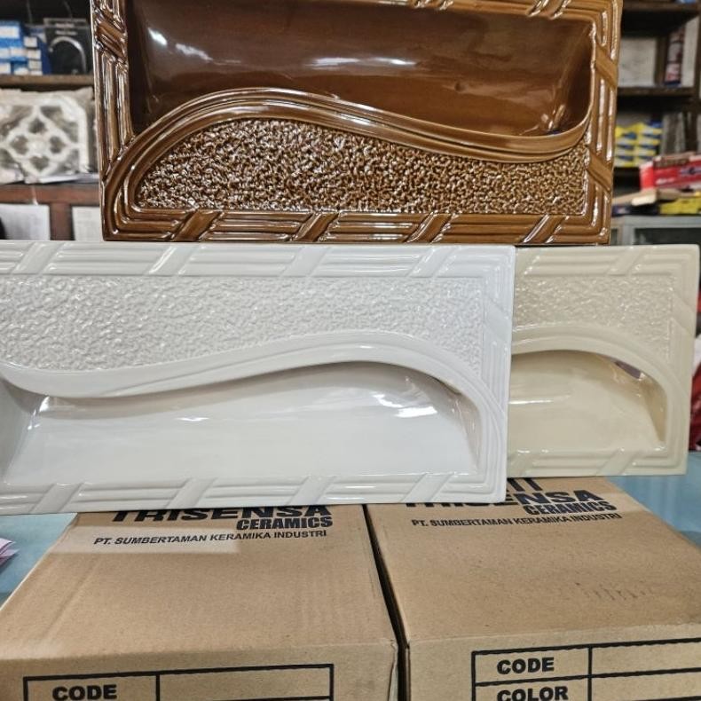 HJK TRISENSA ROSTER KERAMIK 20X40 6E (COLONIAL) | LOSTER KERAMIK 20X40 | LUBANG ANGIN