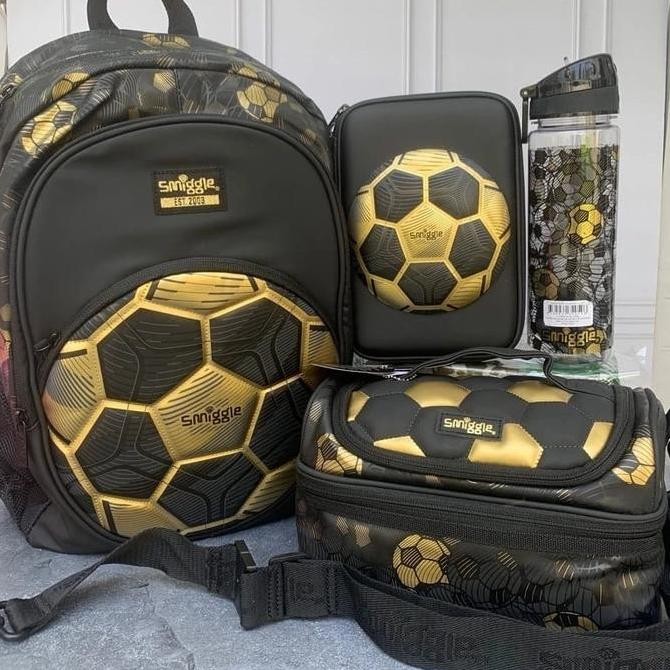 

Smiggle Soccer Gold Backpack, PencilCase, Botol, LunchBag/Kado sovenir Kualitas Original