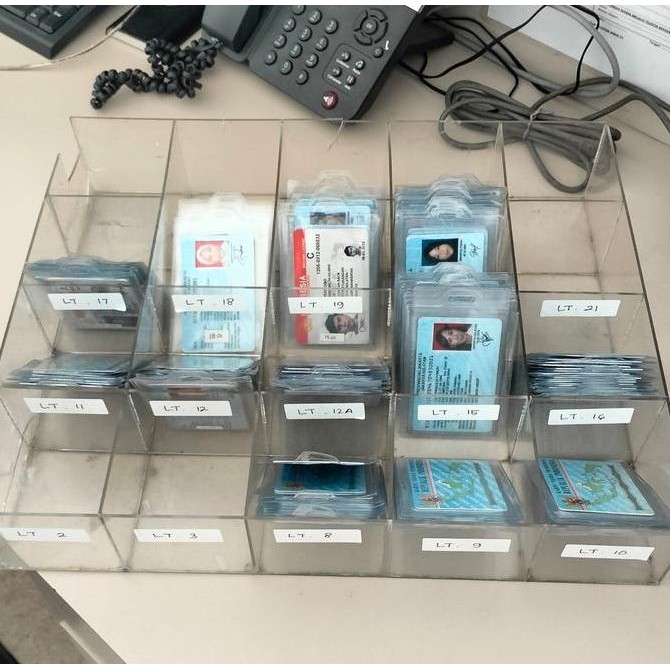 

Tempat kartu akrilik custom 20 kartu Kualitas Original