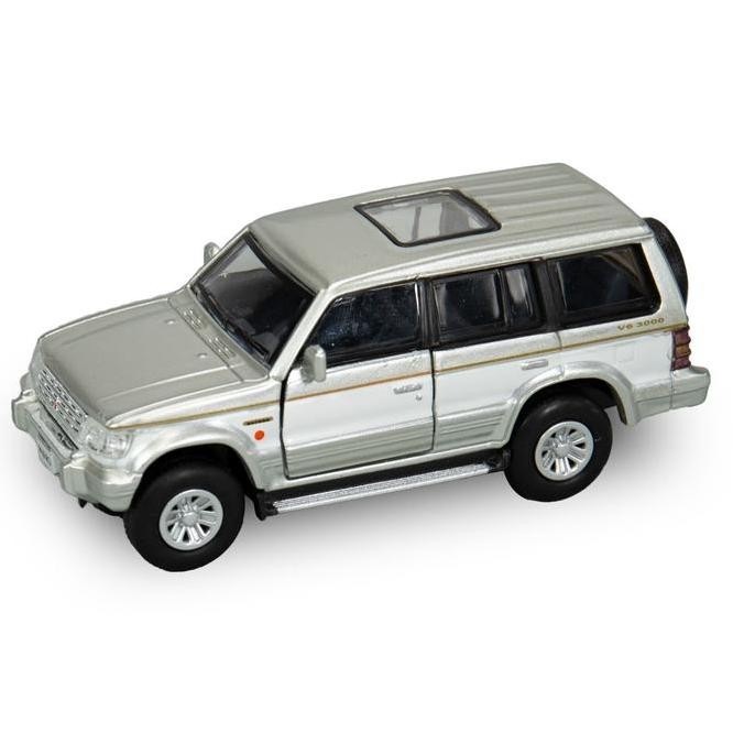 BM Creations 1/64 Mitsubishi Pajero 2nd Generation White