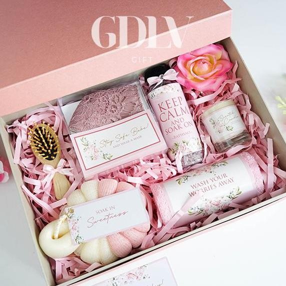 Kado Ultah Birthday Hadiah Pacar isi Perlengkapan Wanita Tema Pink