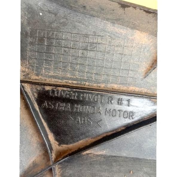 Sparepart dan Aksesoris kendaraan  Cover Pivot Honda Cs1 CS 1 cs one. Original. Seken bekas copotan 
