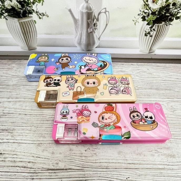 

Kotak Pensil Tepak Magnet LABUBU Cute Lucu / Tempat Pensil Magnet Labubu Favorit Kesukaan Anak-Anak Perlengkapan Sekolah Terlengkap Kualitas Terbaik Grosir dan COD AST