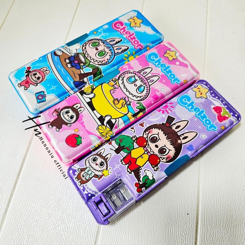 

KOTAK PENSIL MAGNET HOLOGRAM DZ-2042 KARAKTER LABUBU / KOTAK PENSIL LABUBU AST