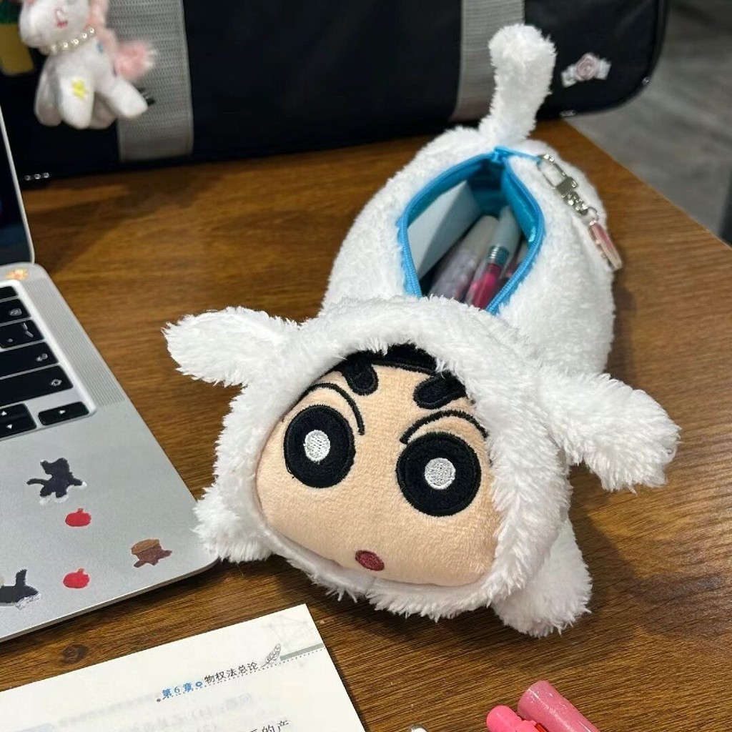 

Crayon Shin-chan Boneka Plush 3D Lucu Kapasitas Besar Ritsleting Tas Pensil Tas Alat Tulis