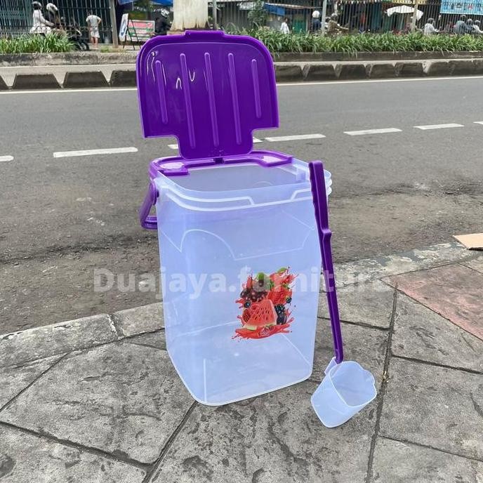 

Aquarium Es Kelapa 30 Liter Gayung / Toples Buah 30 Liter Kiara ln