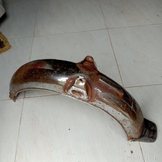 Sparepart dan Aksesoris kendaraan  Spakbor Yamaha L2g L2. Original. seken bekas copotan motor  ctz6q