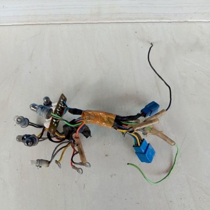 Sparepart dan Aksesoris kendaraan  Fitting Lampu Kabel Lampu Speedometer Suzuki Rc 100. Original. Se