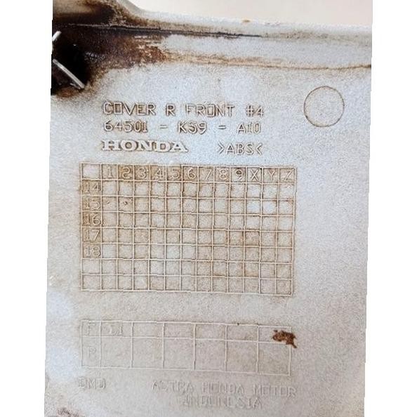 Sparepart dan Aksesoris kendaraan  Cover Sayap Depan Honda Vario 125 150 cover R FR. Original. seken