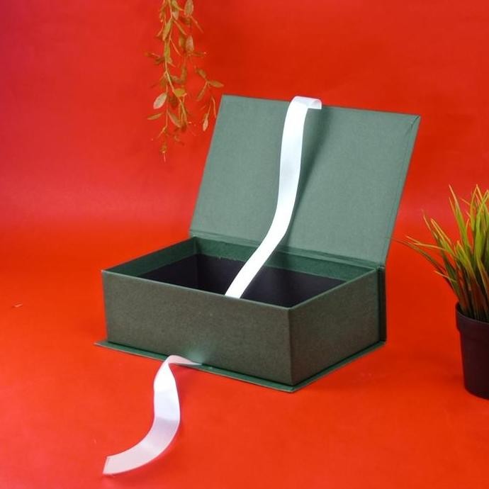 

ready stock BOX HAMPER - HARDBOX - KOTAK KADO - ukuran 25 cm x 15 cm x 8 cm