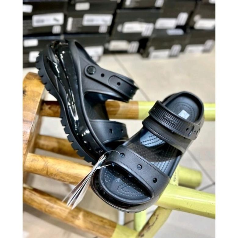 Sandal wanita Crocs Mega Crush / Crocs Mega Crush Sandal