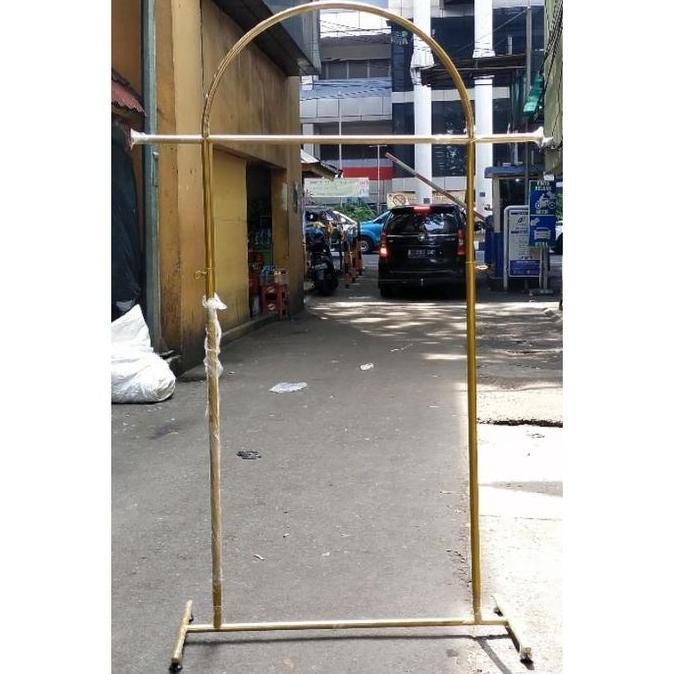 NEW Gawang besi pajangan baju oval gold