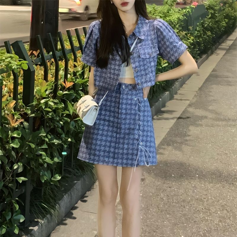 Cool GirlDesain Setelan Rok Denim Pinggul Kemeja Pendek Asimetris Belahan Samping Rok Pinggul Pendek