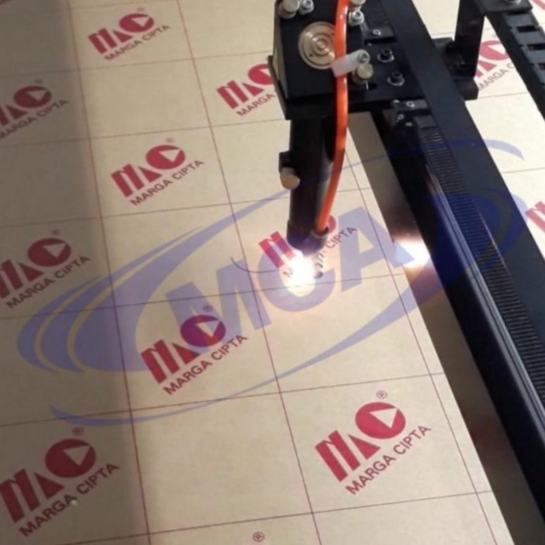 

JH8 AKRILIK lembaran PUTIH SUSU 2mm A2 / Marga cipta / Acrylic