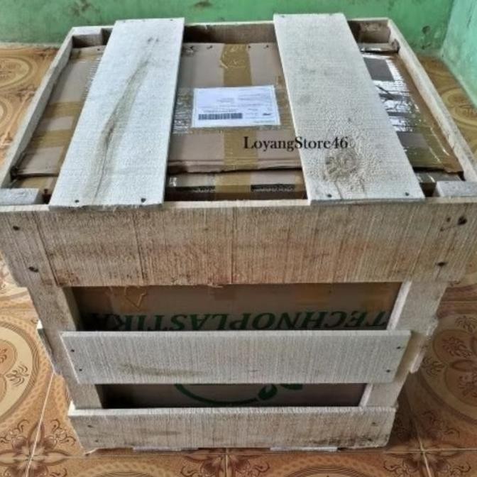 

Packing Kayu untuk Etalase Kaca Agar aman sampai Tujuan.