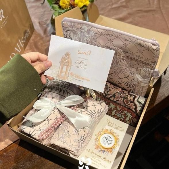 

Hampers Mukena Set Seserahan Alat Sholat Hadiah Pernikahan Kado Istri Kado Cewek Hampers Wisuda Hadiah Ulang Tahun