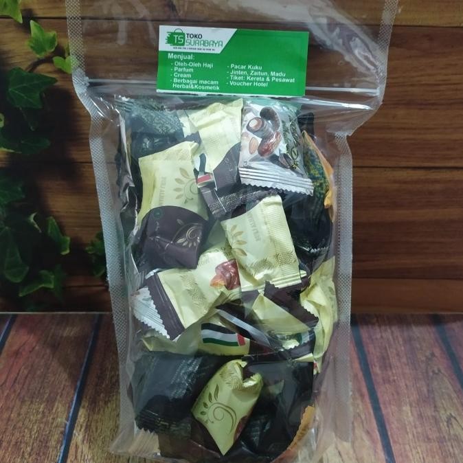 

cokelat isi kurma dan almond oleh oleh haji 1000gr 1kg termurah