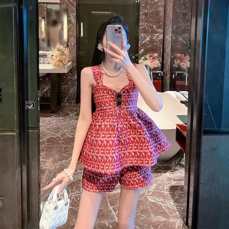 Set Atasan Camisole Wanita Kelas Atas dan Celana Pendek Lebar Gaya Chanel