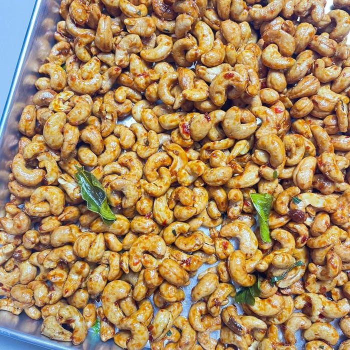 

terbaru !!! 500gram kacang mete pedas manis wonogiri - snacks food mede goreng ready