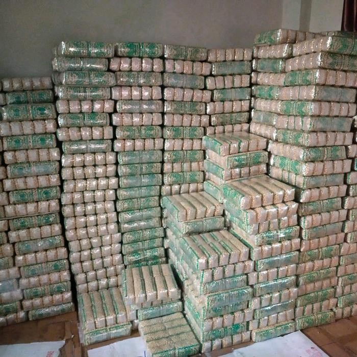 

terbaru !!! 10 bks kacang kupas 350 gram 10350 gram=total berat 3,5 kg (biji kecil) ready